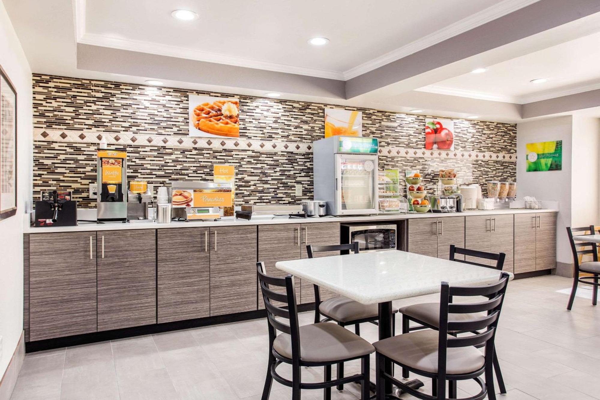Quality Inn & Suites Myrtle Beach Near Outlets Bagian luar foto