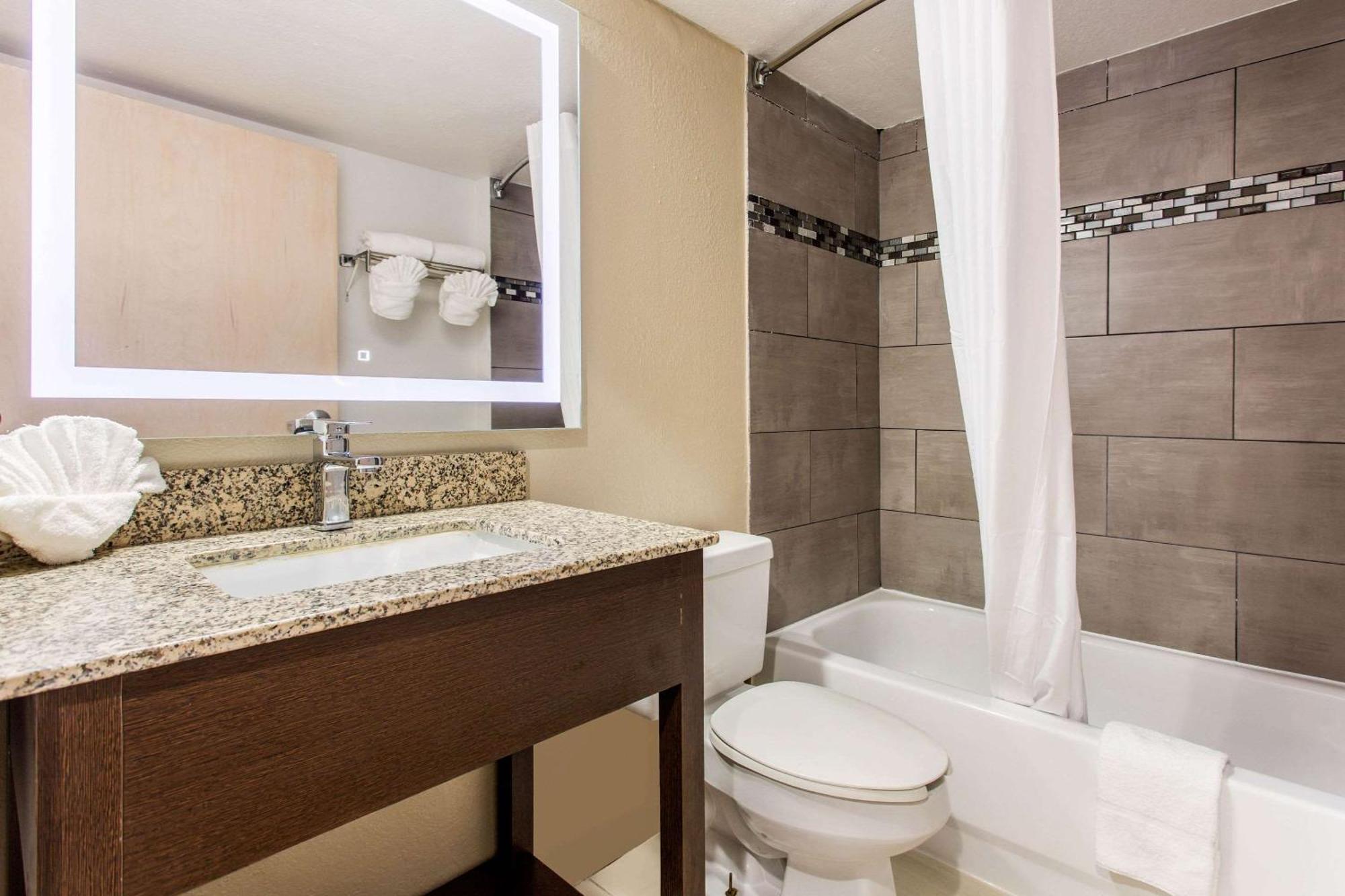 Quality Inn & Suites Myrtle Beach Near Outlets Bagian luar foto
