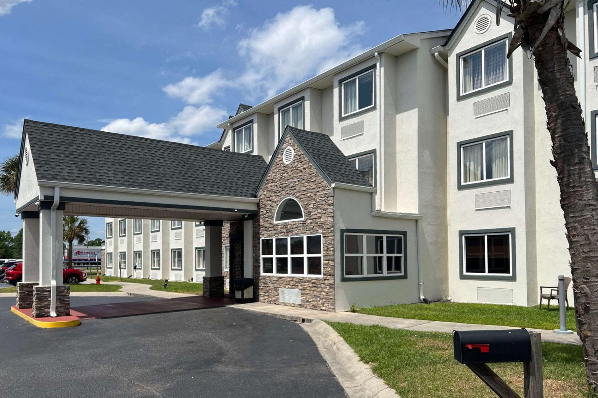 Quality Inn & Suites Myrtle Beach Near Outlets Bagian luar foto
