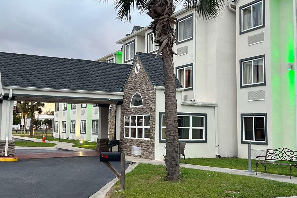 Quality Inn & Suites Myrtle Beach Near Outlets Bagian luar foto
