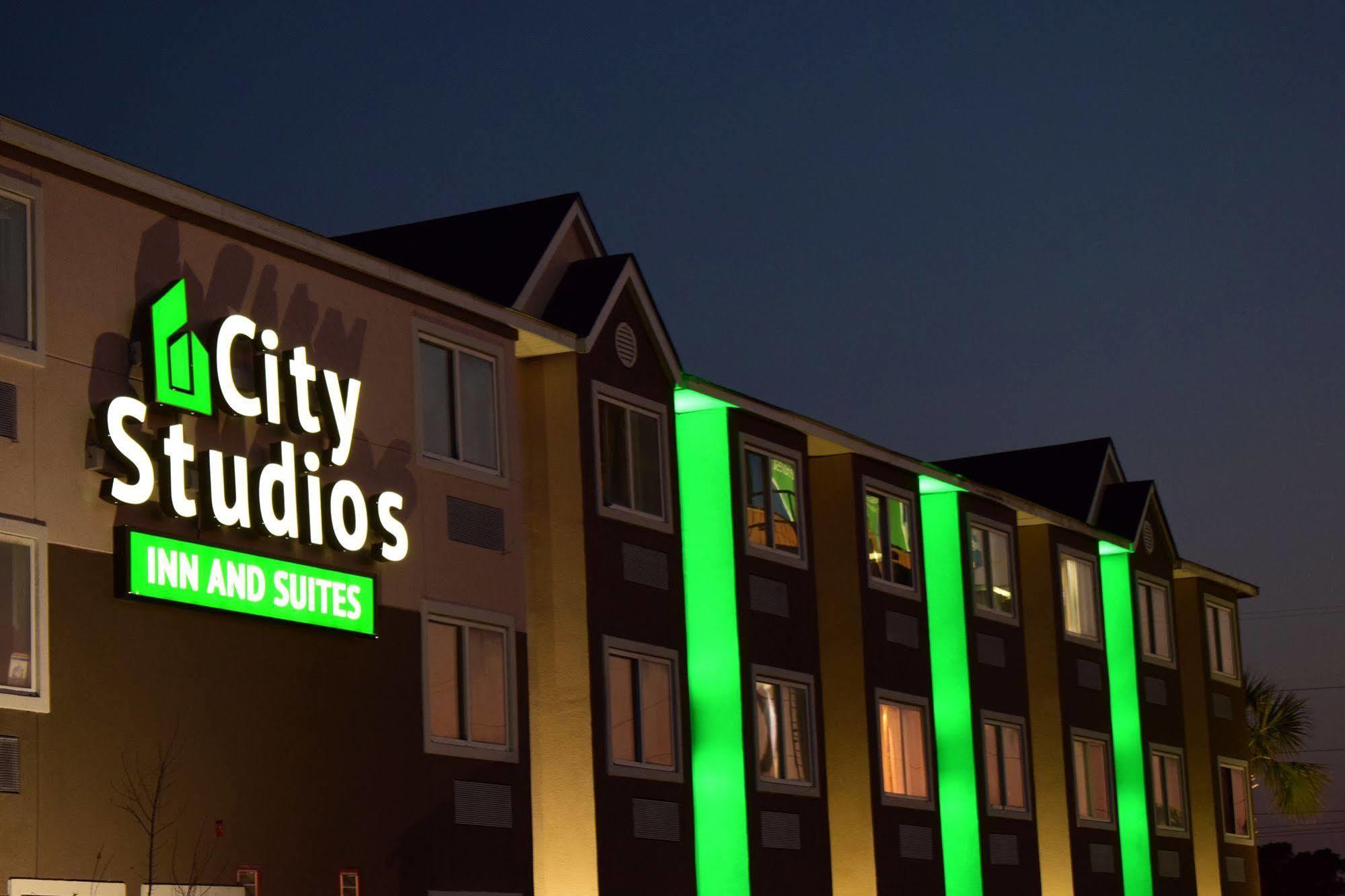 Quality Inn & Suites Myrtle Beach Near Outlets Bagian luar foto