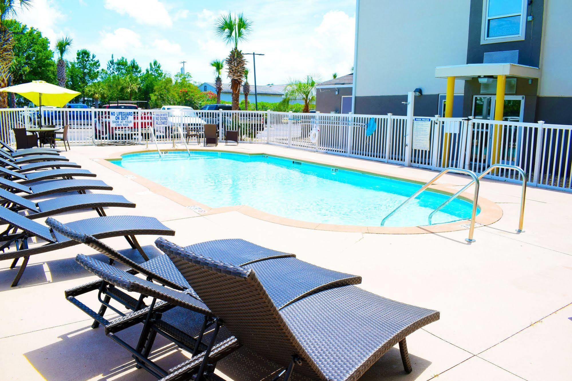 Quality Inn & Suites Myrtle Beach Near Outlets Bagian luar foto